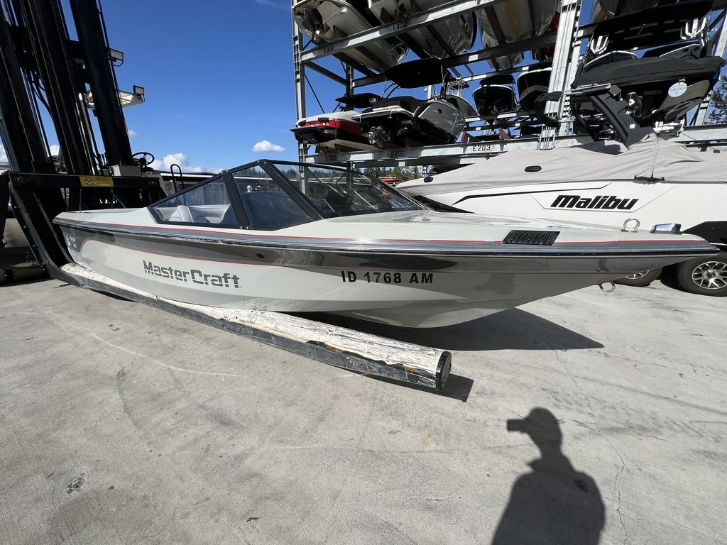 1988 MasterCraft 190 ProStar