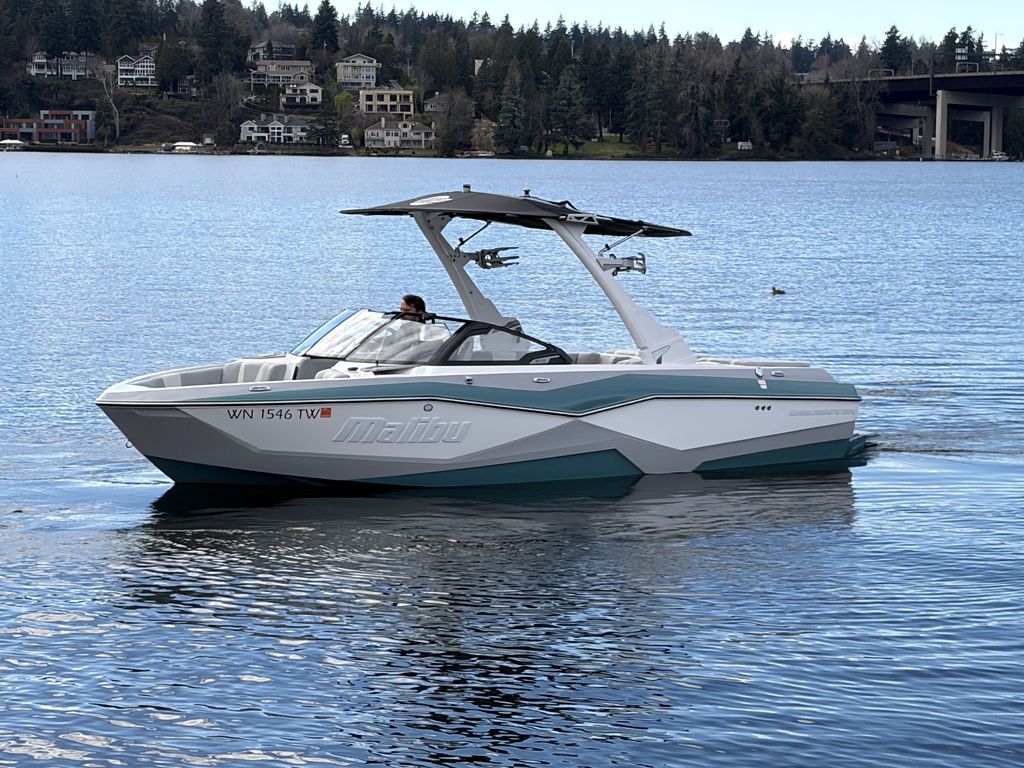 2024 Malibu 22 LSV
